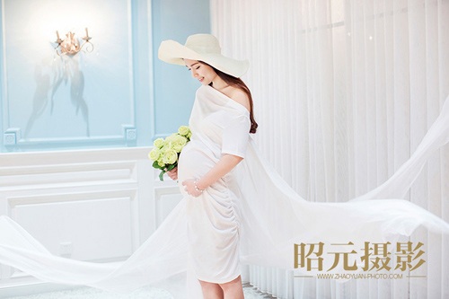 同样是怀孕 为什么有的孕妇不显怀?